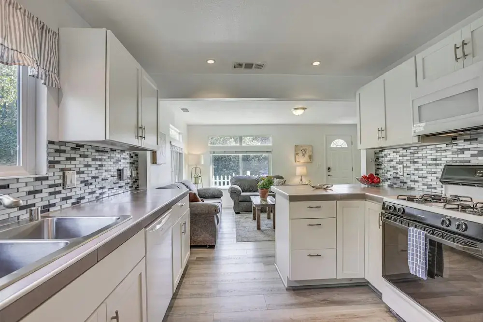 2 Blocks to Beach: Dog-friendly Oceano Cottage