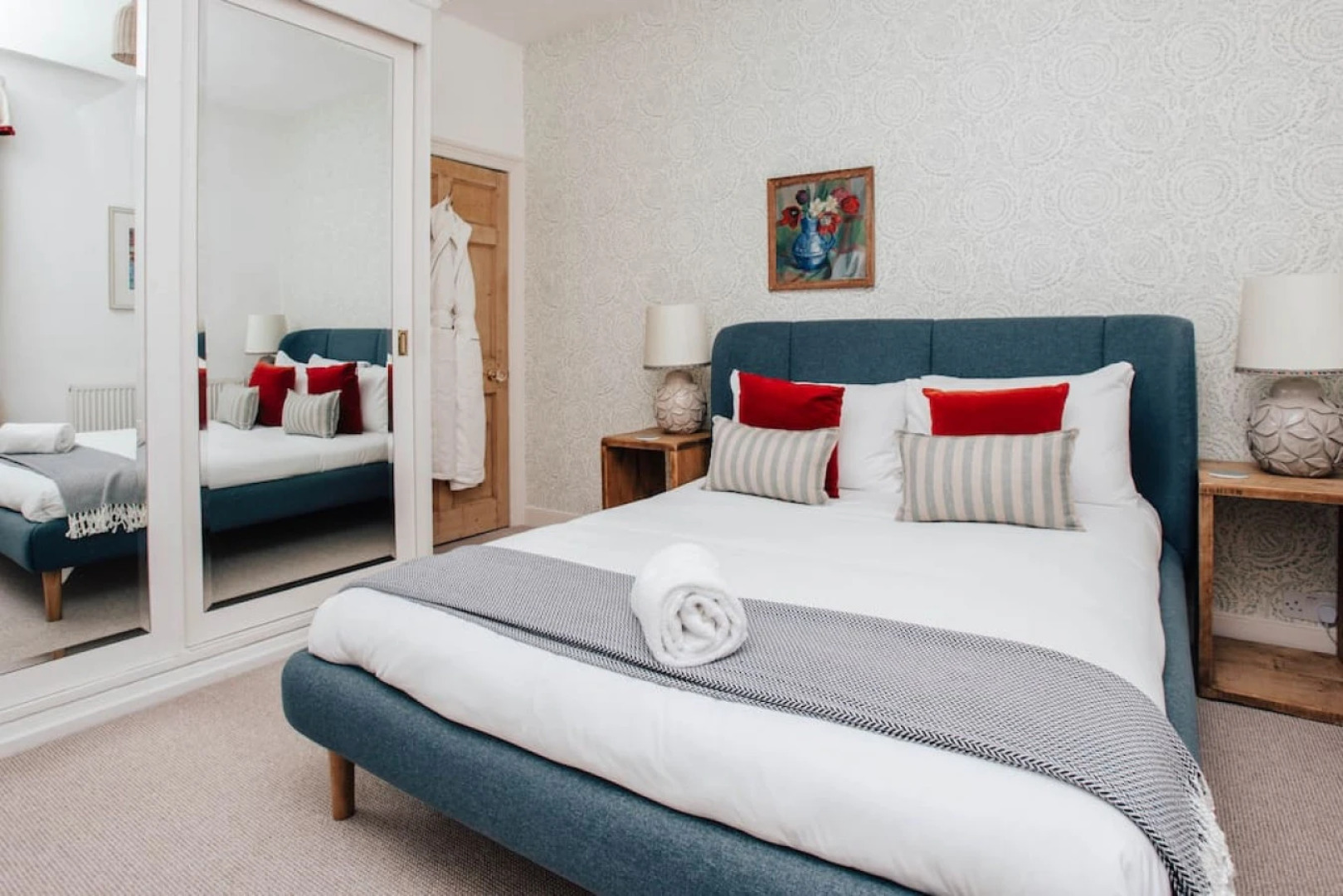 Dolls House - Luxury Townhouse - From 400 Per Night