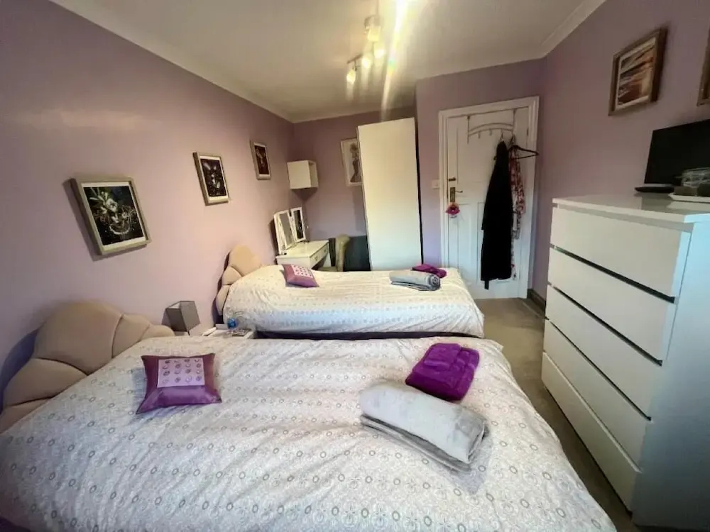 WILLOW RIDGE - a large country house with 3 rental rooms