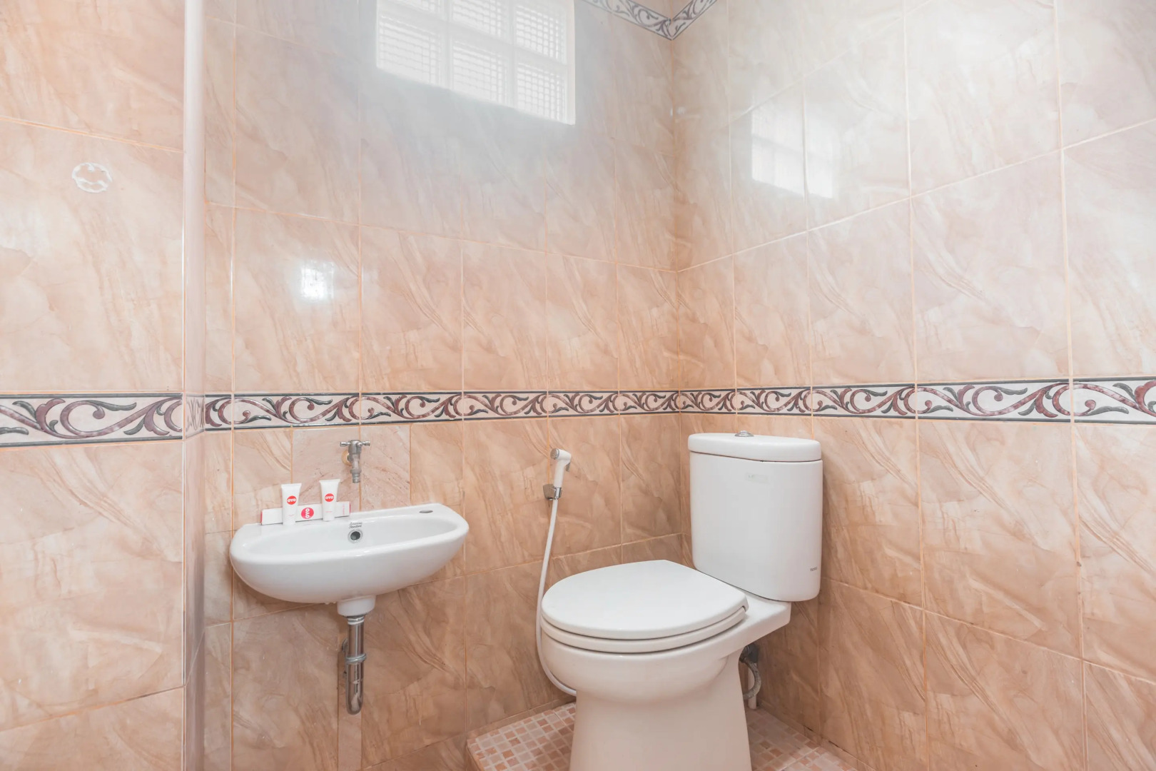 Super OYO 1640 Fallinda Hotel