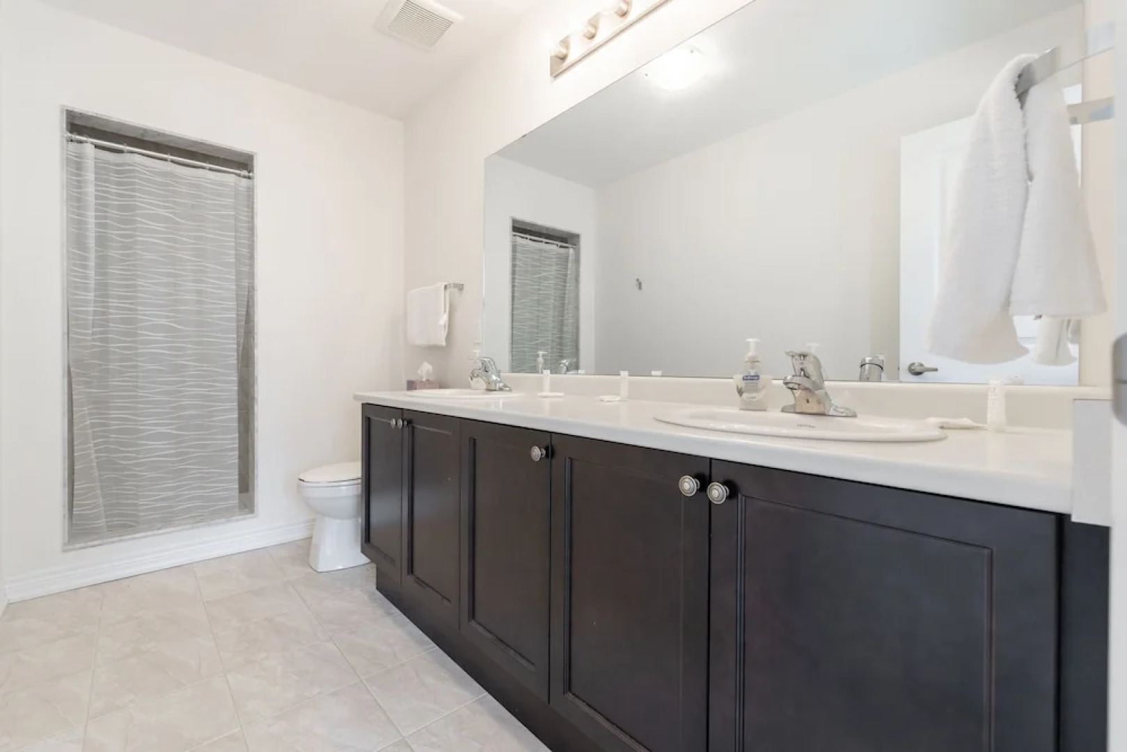 Luxurious Brand New Four Bedroom Townhouse