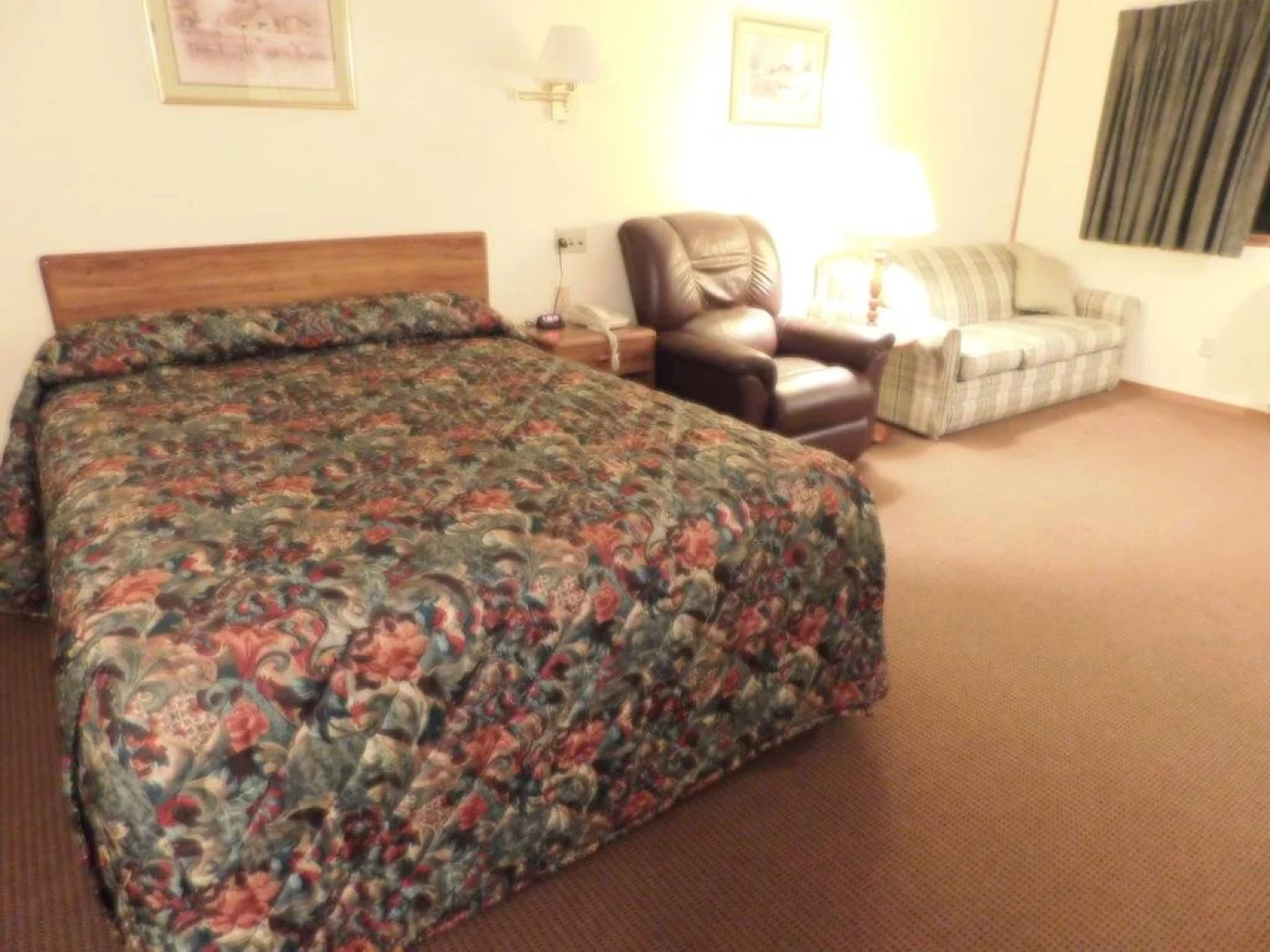 AmeriVu Inn and Suites