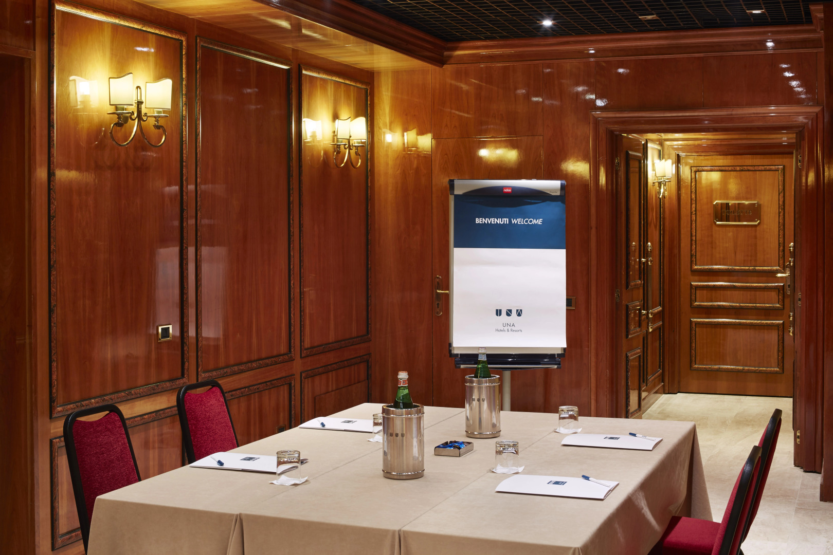 Отель UNAHOTELS Scandinavia Milano