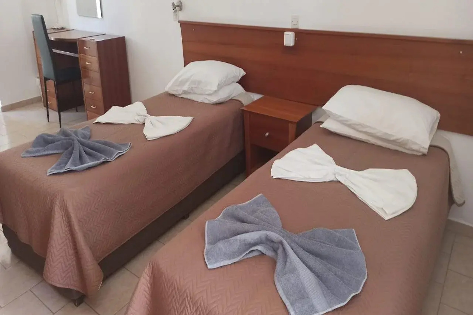 Coliseum Studios & Apartments