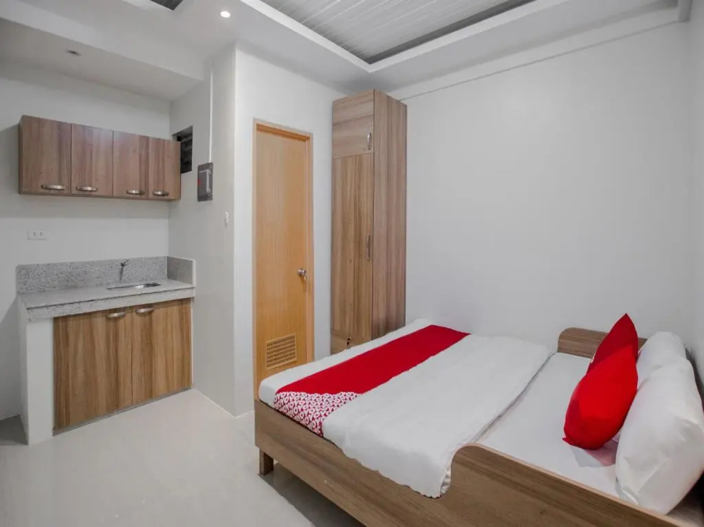 OYO 605 The Quarters