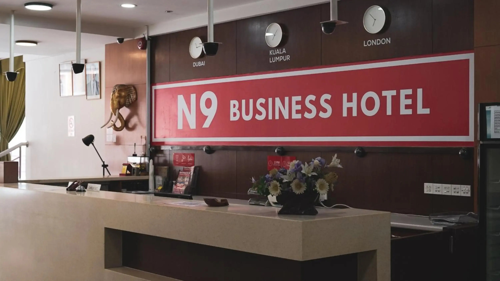 OYO 43955 N9 Business Hotel