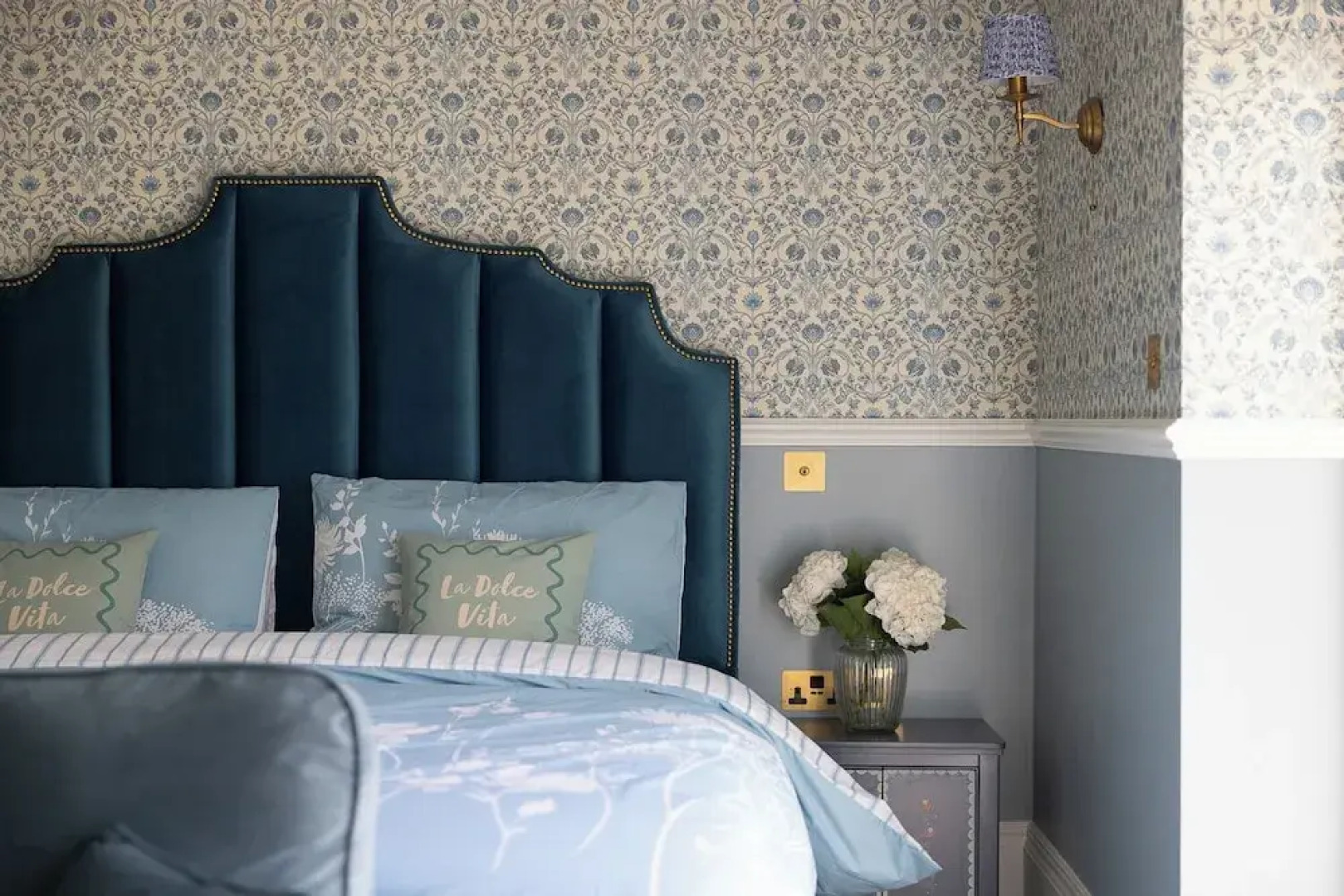 Thames Mansion - River View