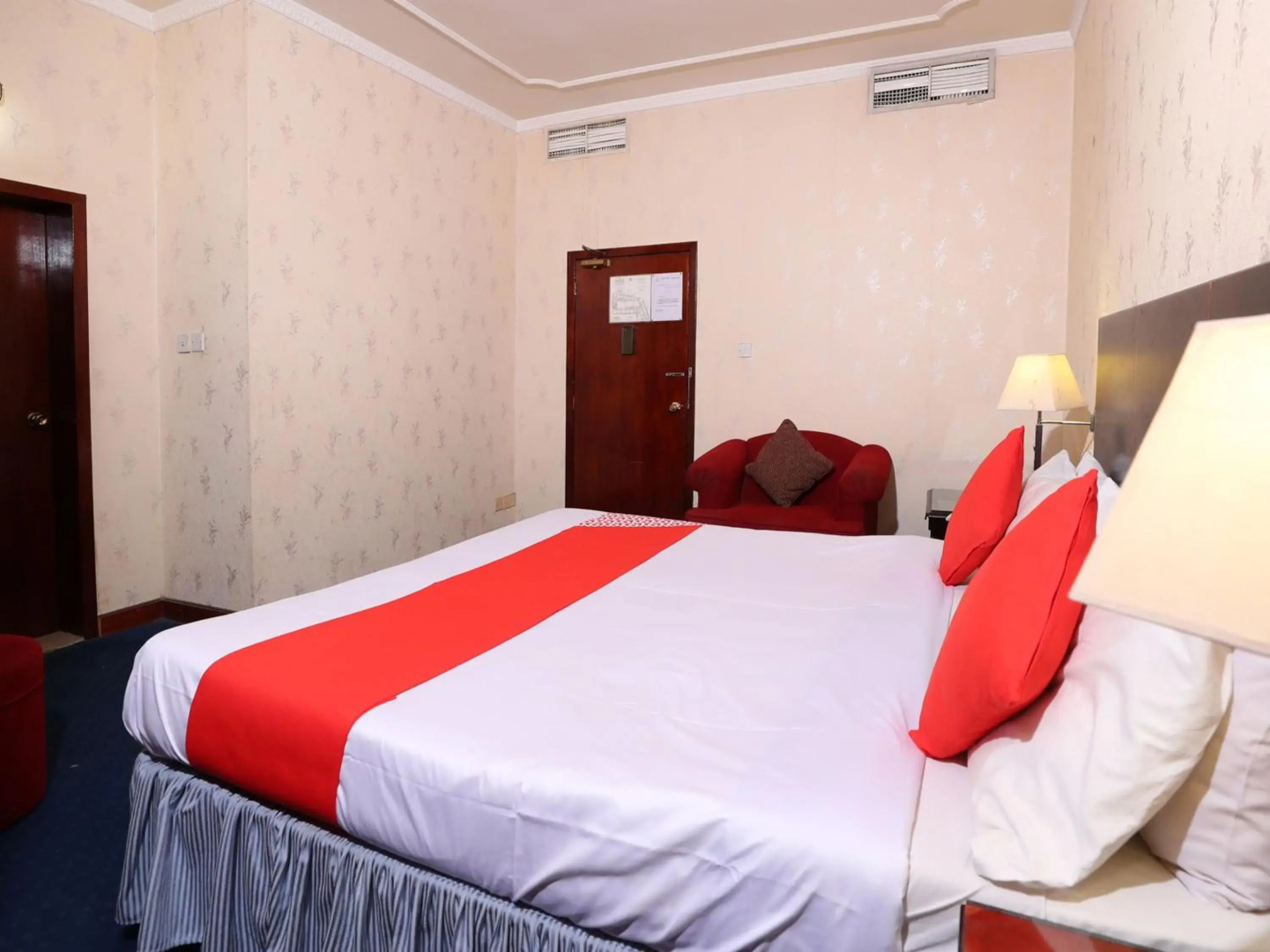 OYO 112 Semiramis Hotel