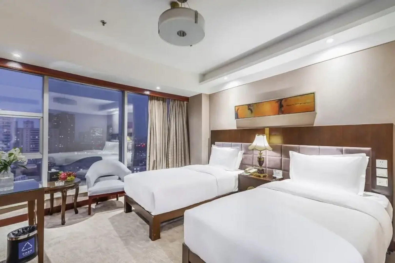 Yun-Ray Ambassador Hotel