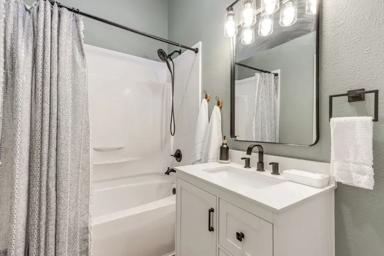 Walk to Table Rock Lake: Updated Cabin w/ Deck!