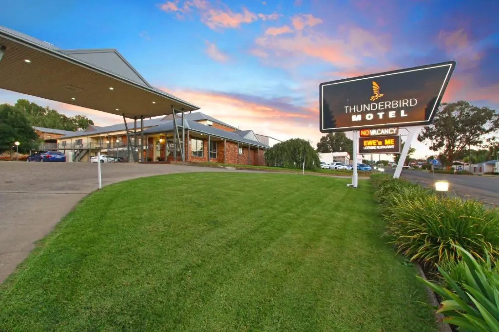 Thunderbird Motel