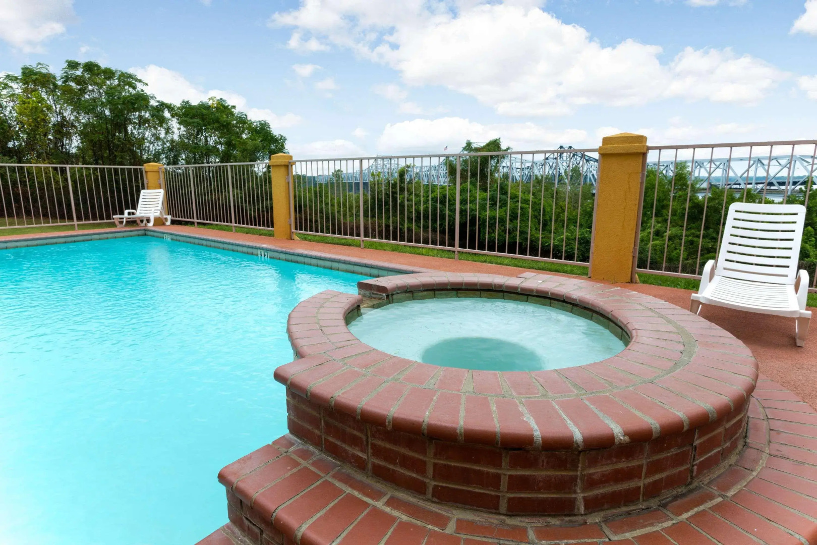 Days Inn & Suites by Wyndham Vicksburg