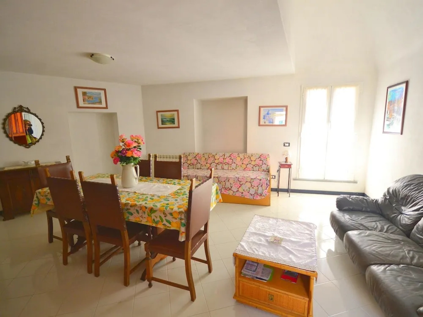 20 km from the 5 Terre, in a small town, 3-room apartment, terrace with view