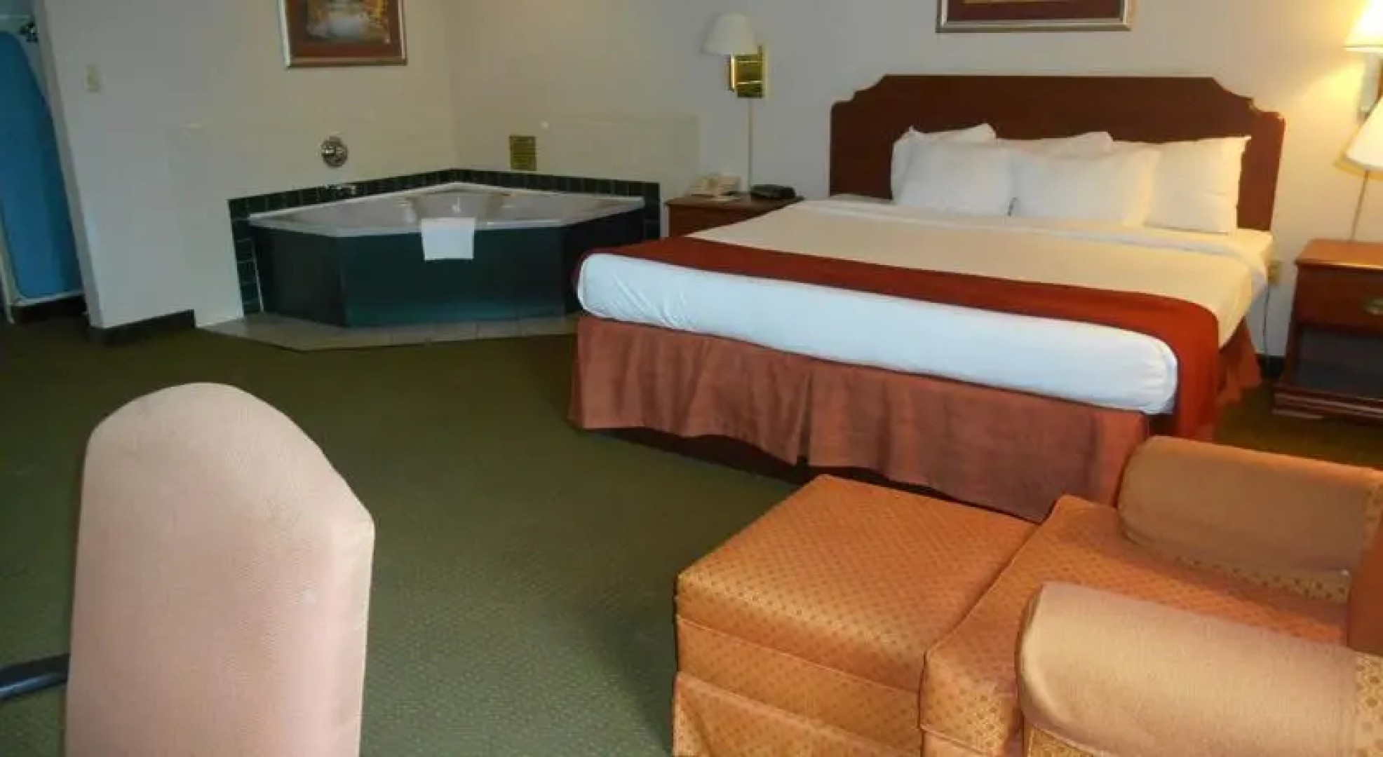 GuestHouse Inn & Suites