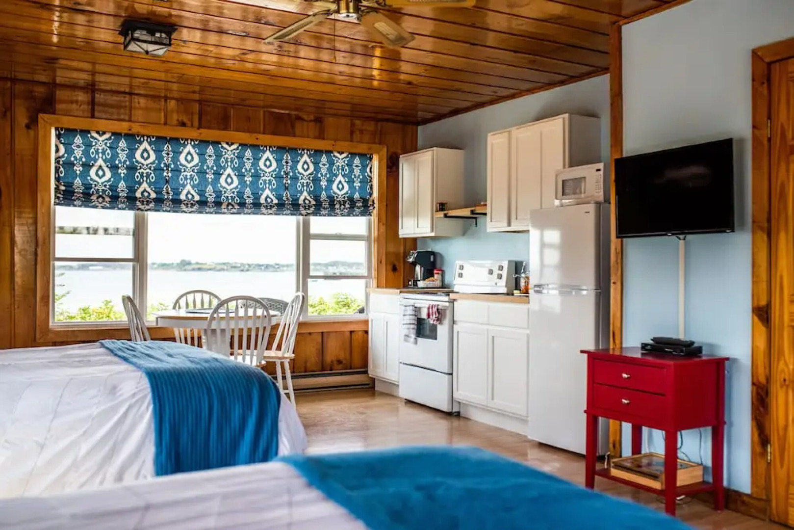 Friars Bay Inn & Cottages