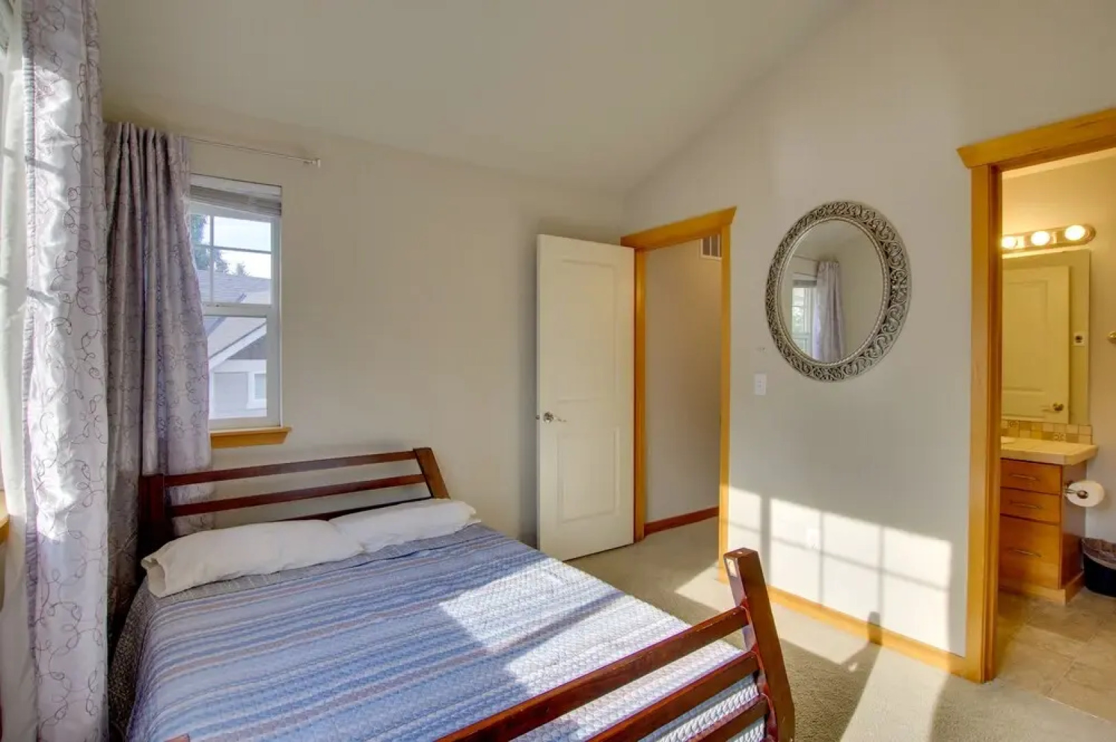 Charming Everett Townhome - 3 Mi to Downtown!