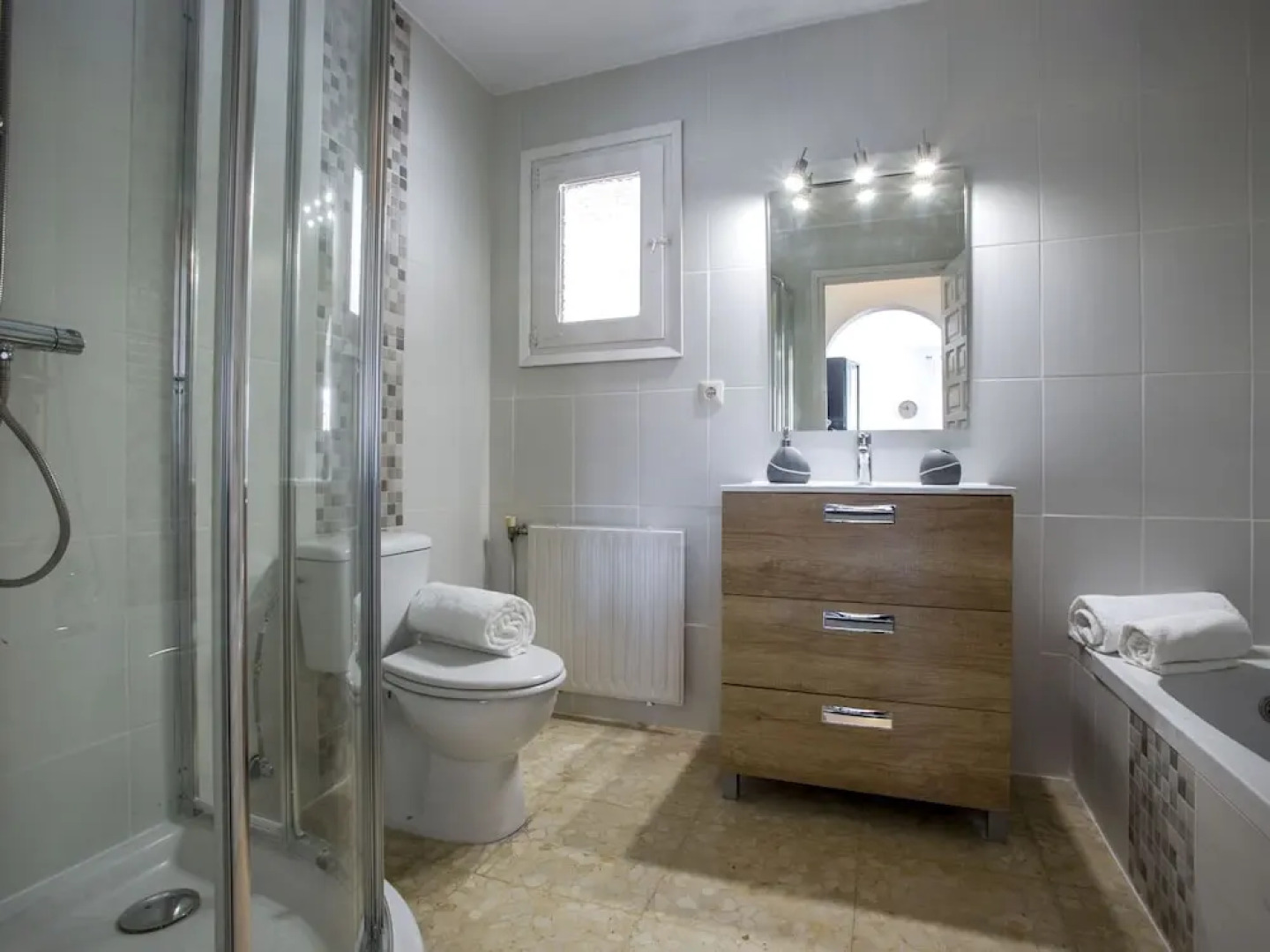 Luxurious 6 person villa with swimming pool in a beautiful area, amazing village, amazing location