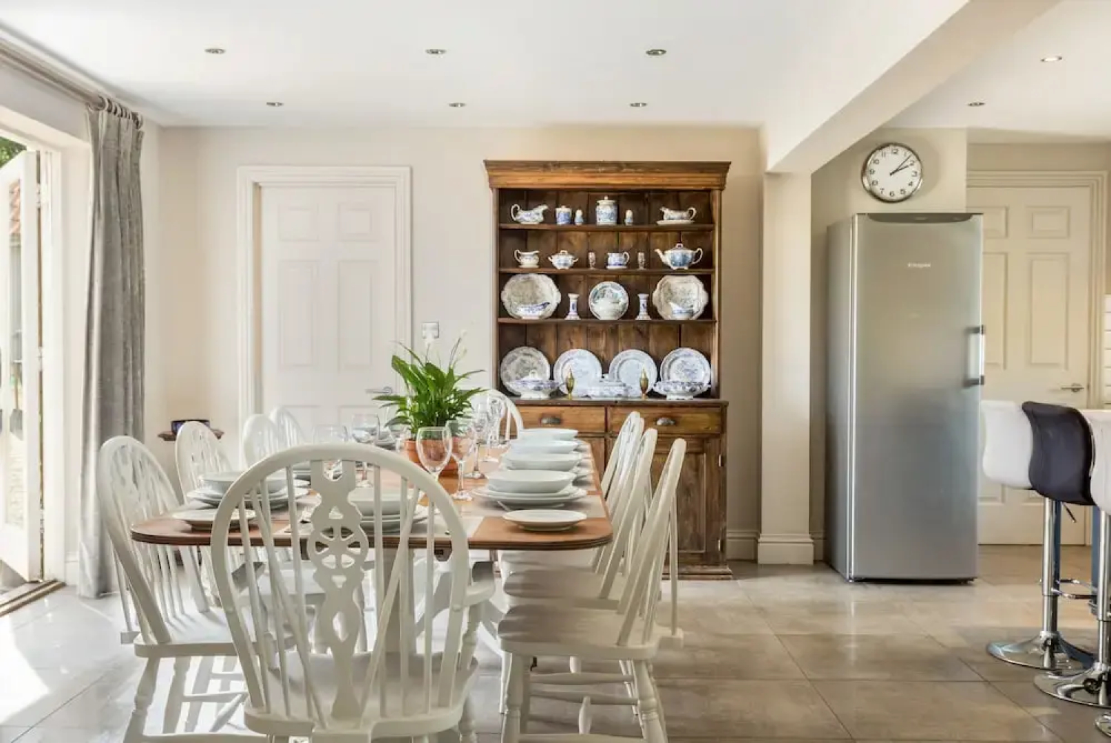 Spacious & Stylish Cotswold Family home