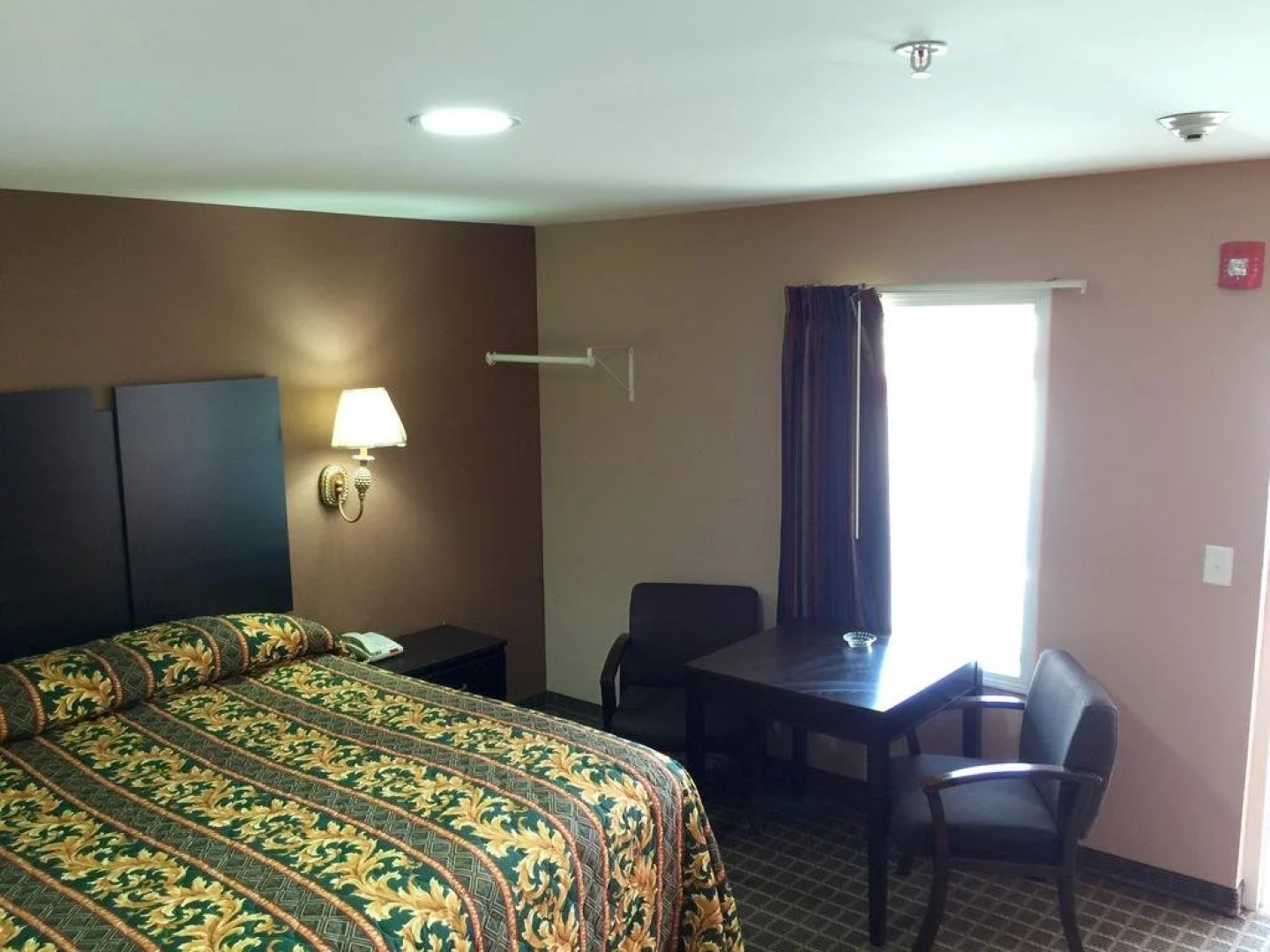 Crown Inn - Fayetteville