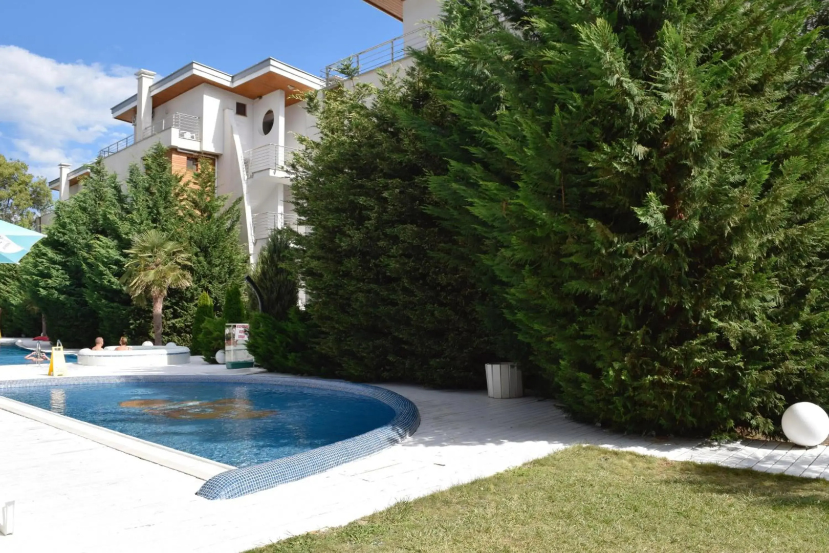 White Sails Apartments