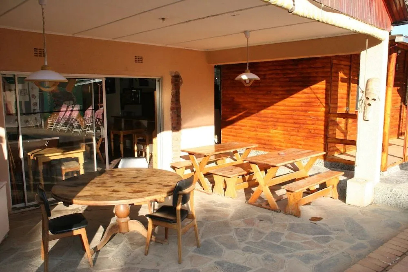 Accoustix Backpackers Lodge