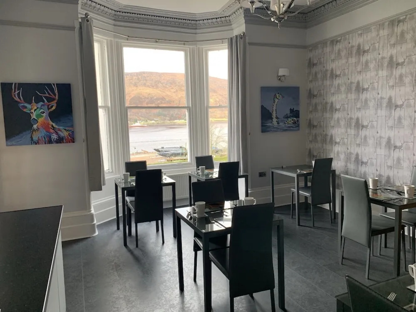 Ashburn House De Luxe B&B