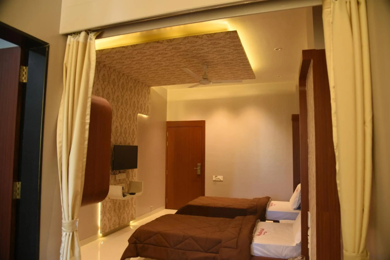 Hotel Pushpak Satara