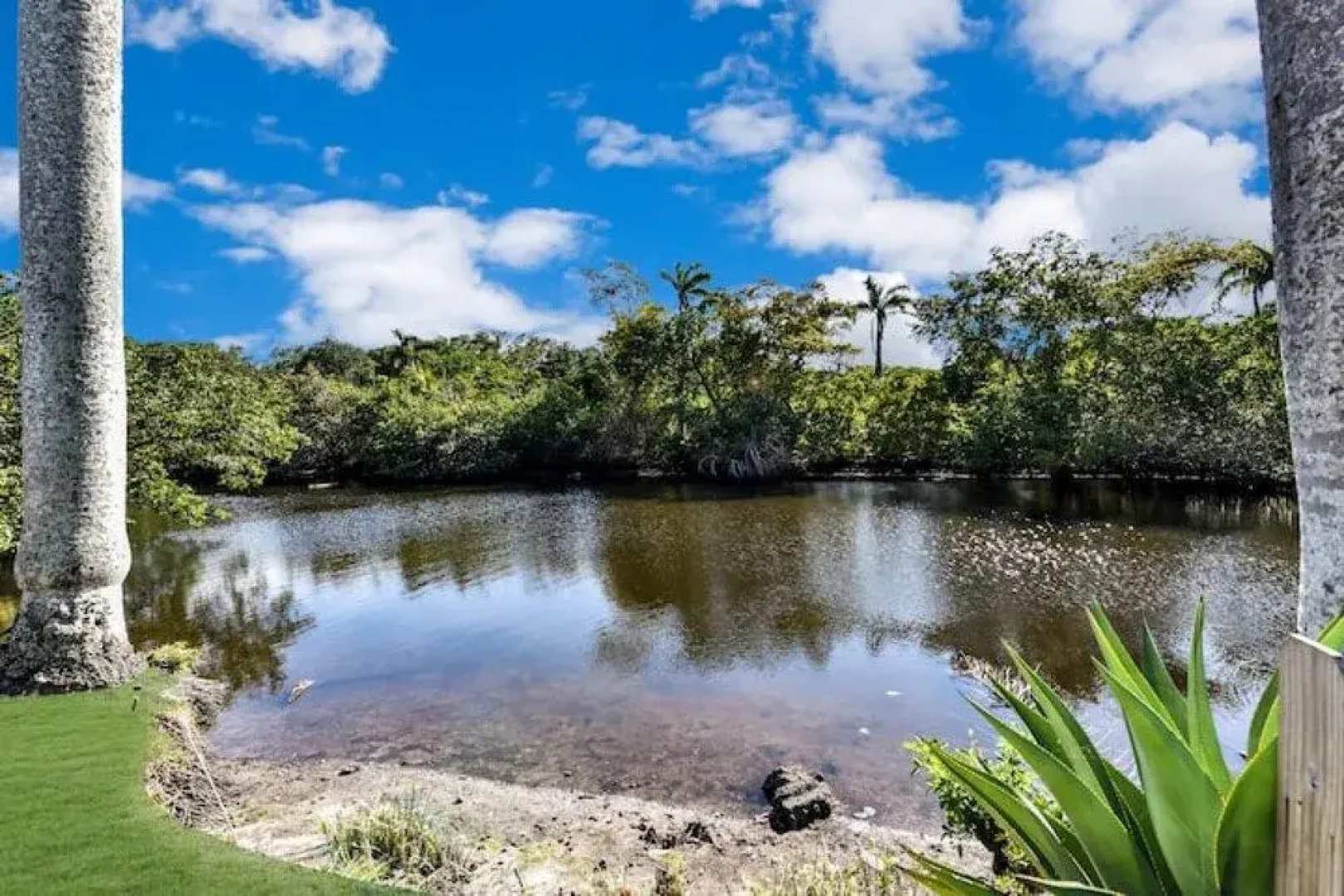 Stylish Duplex Apartment On Canal