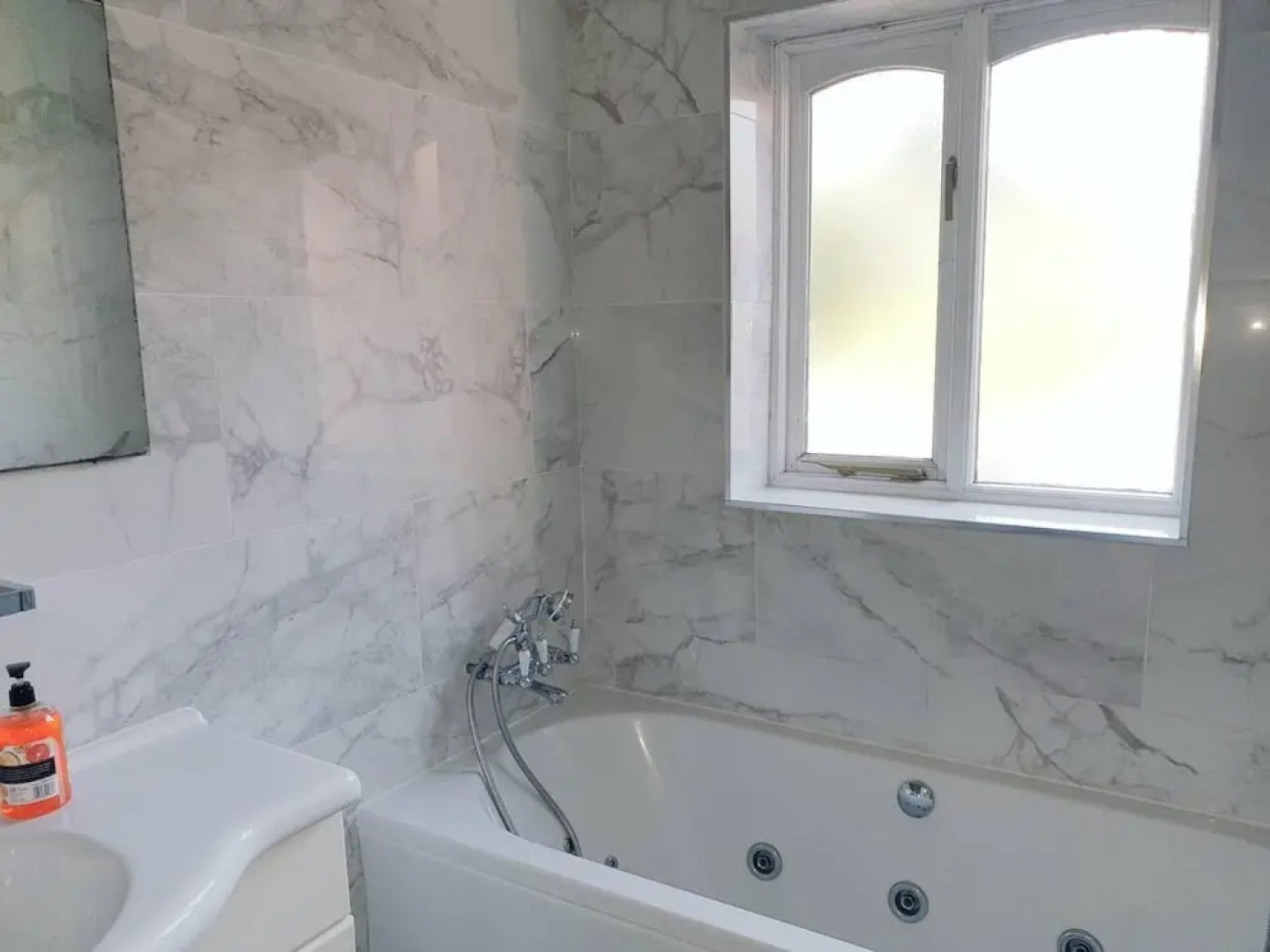 Lovely 4-bed , 3 Bath Villa in Bolton, Manchester