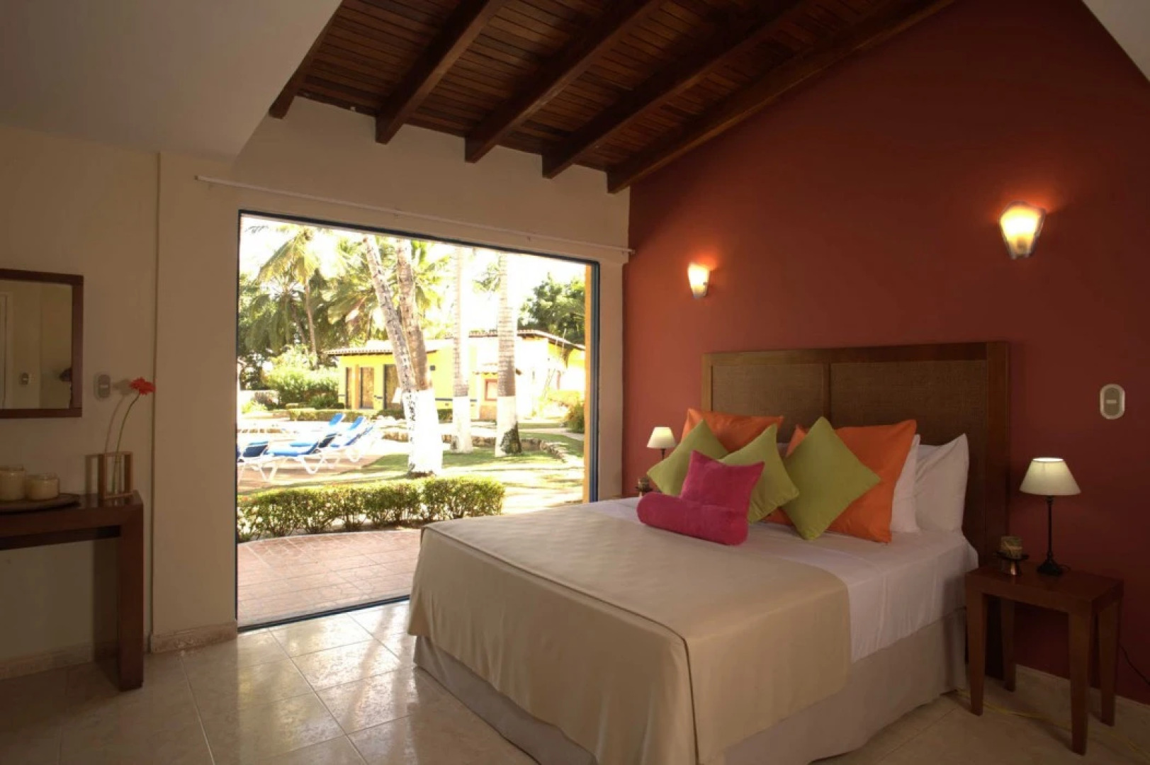 Hesperia Playa el Agua