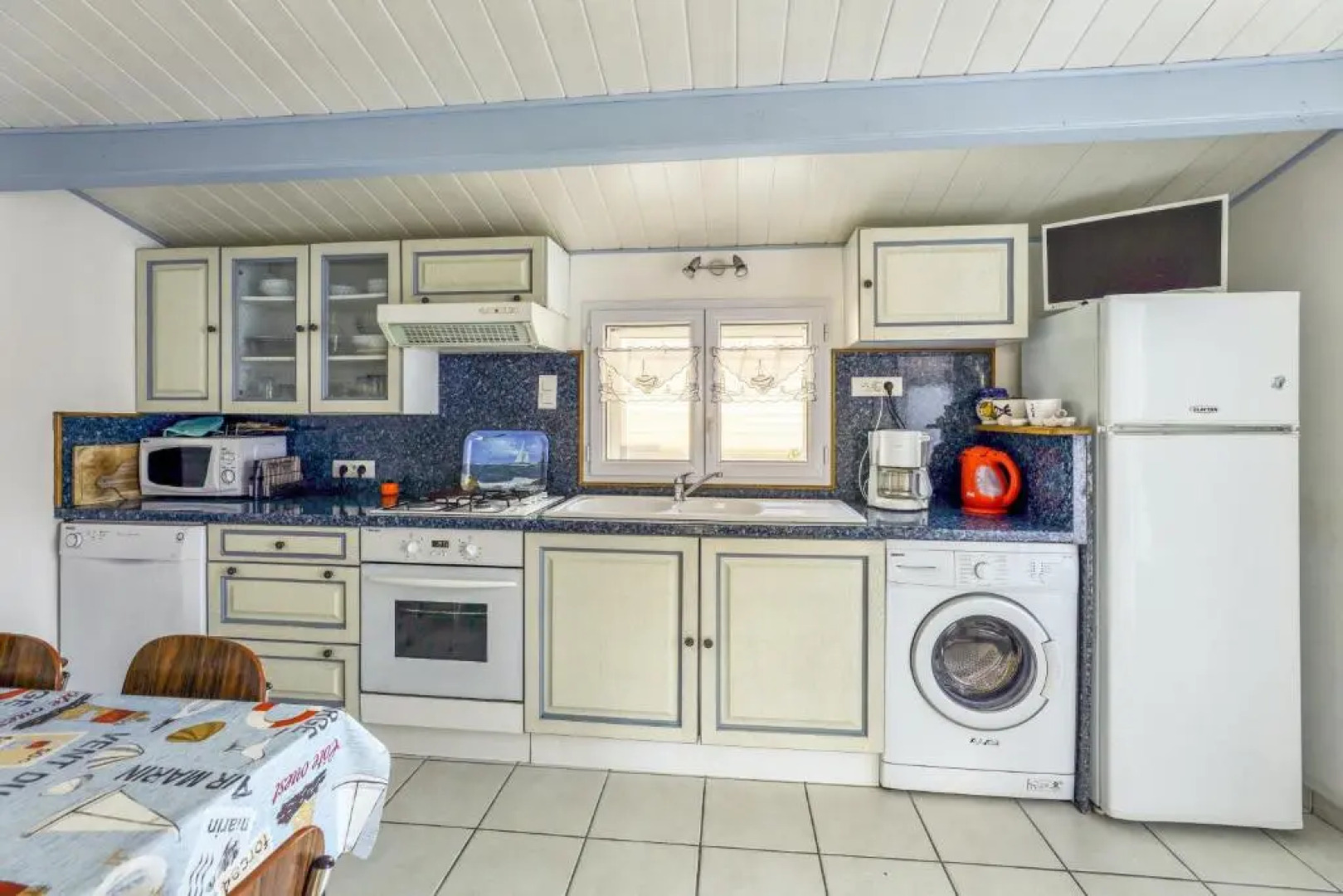 House With 2 Bedrooms In Lepine With Enclosed Garden 700 M From The Beach