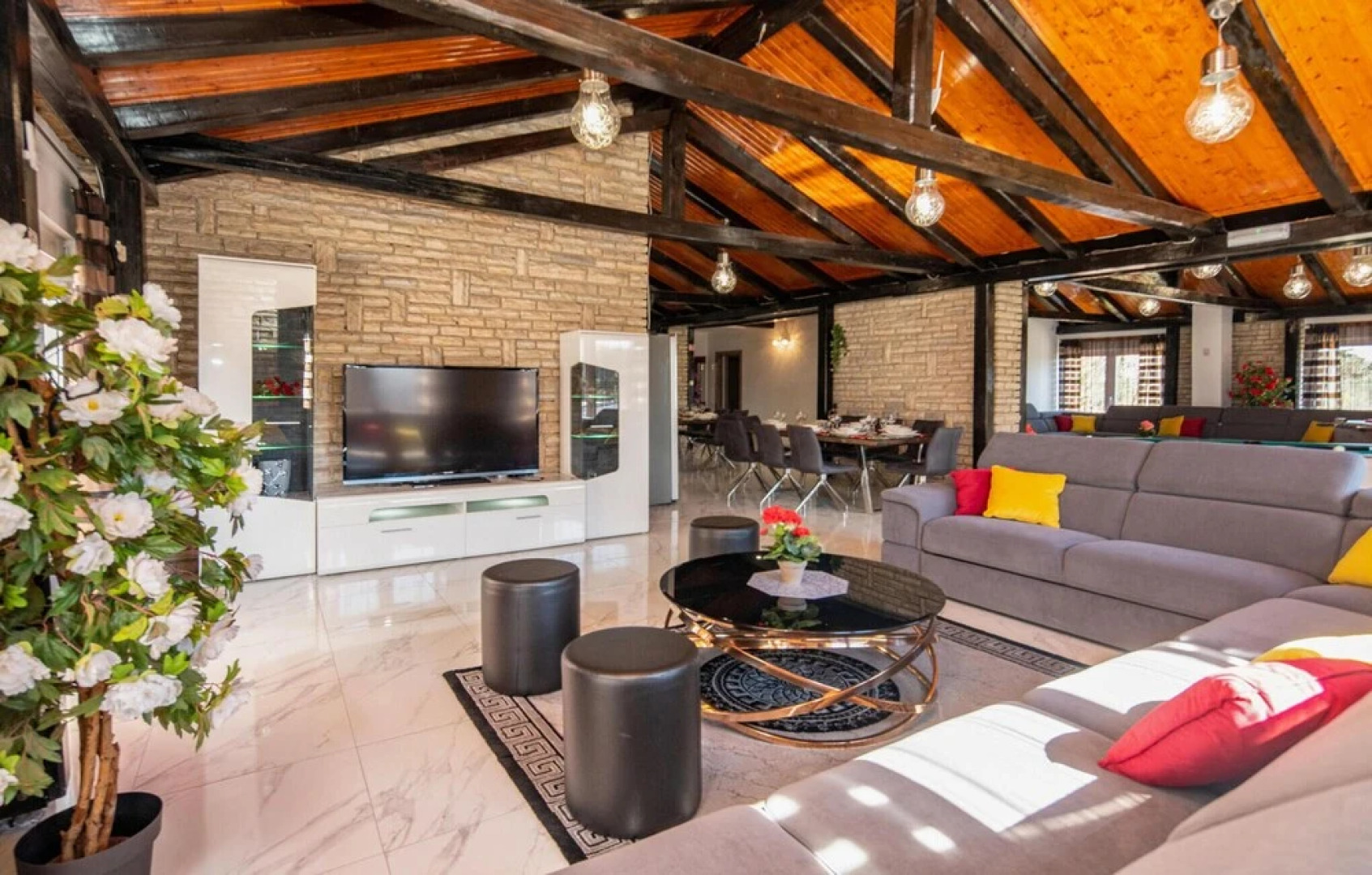 Awesome Home in Turanj with Hot Tub, WiFi & Heated Swimming Pool