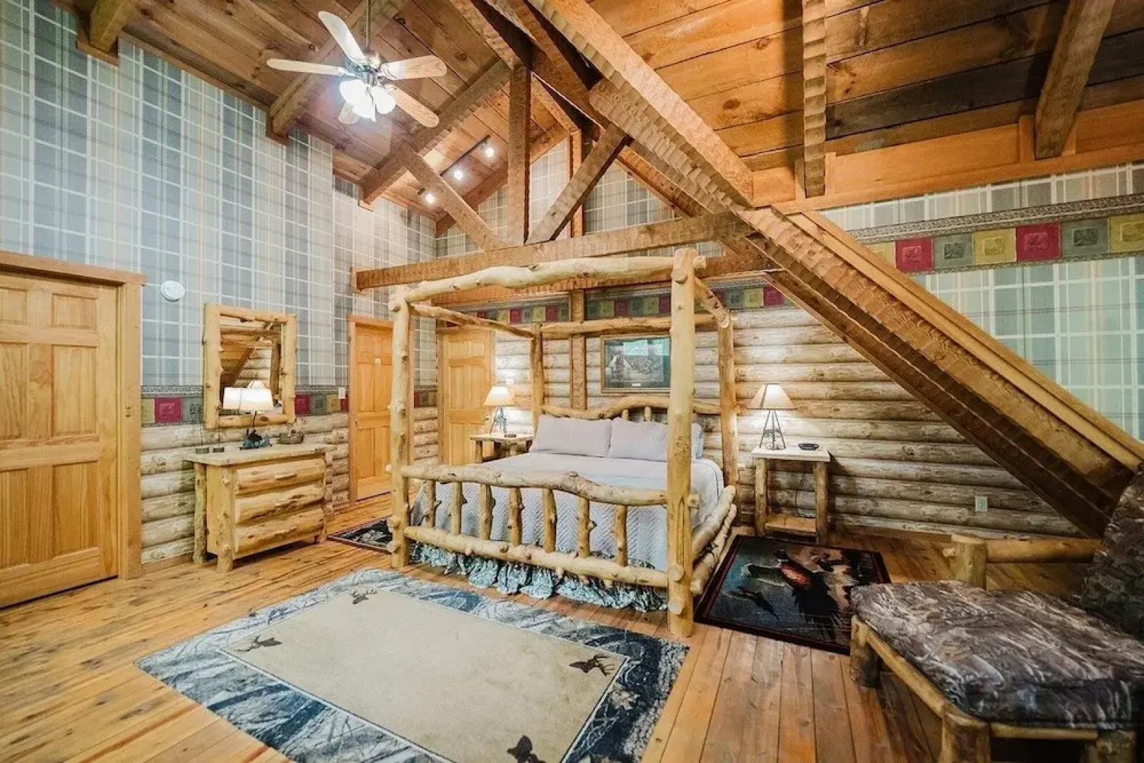 Big Kahuna Lodge 3 Bedroom Cabin by RedAwning
