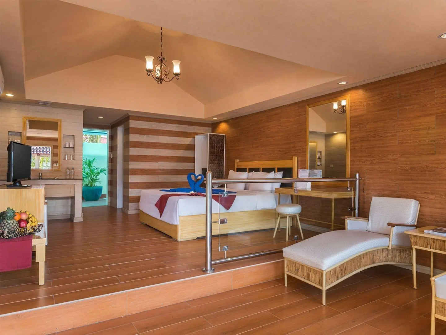 White Rock Waterpark and Beach Hotel