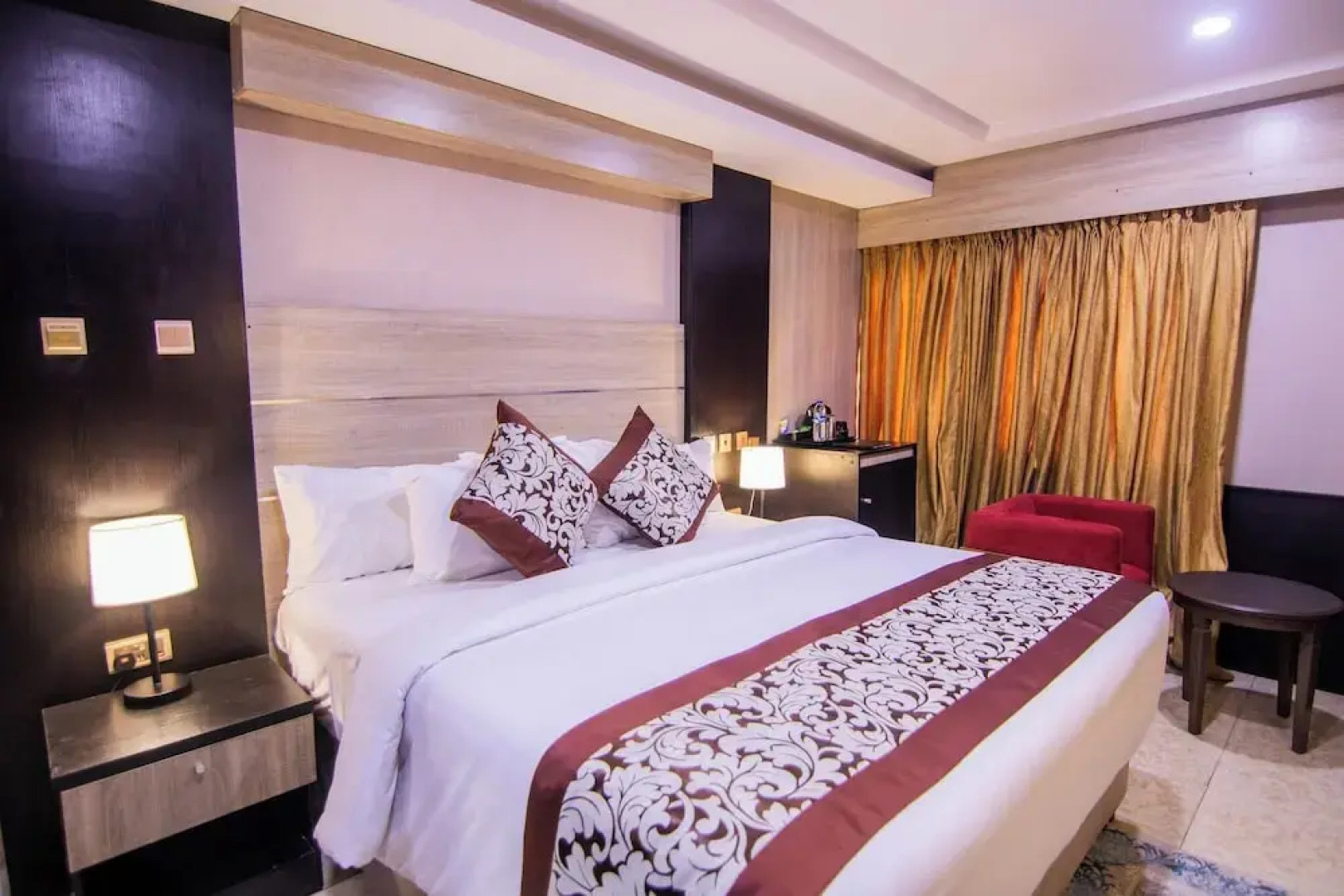 Bon Hotel Royal Parklane