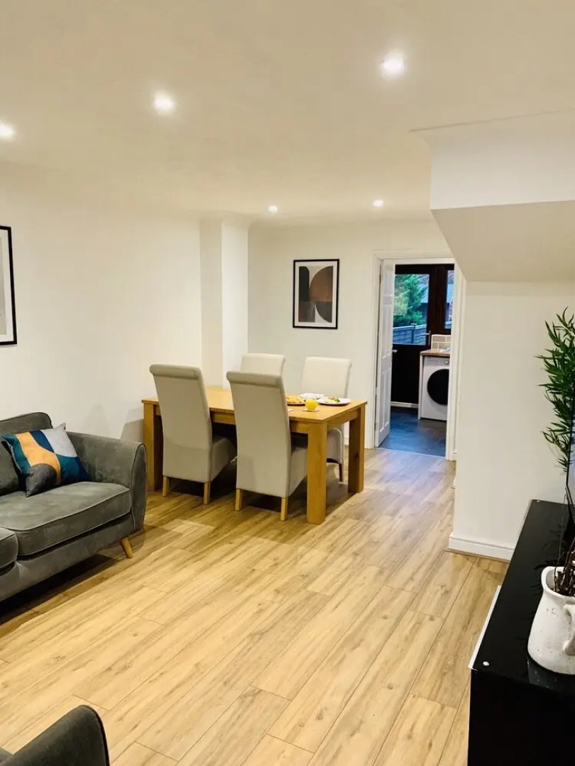 SA Today St Margarets Court Taunton with Fibre Wi-Fi & Netflix