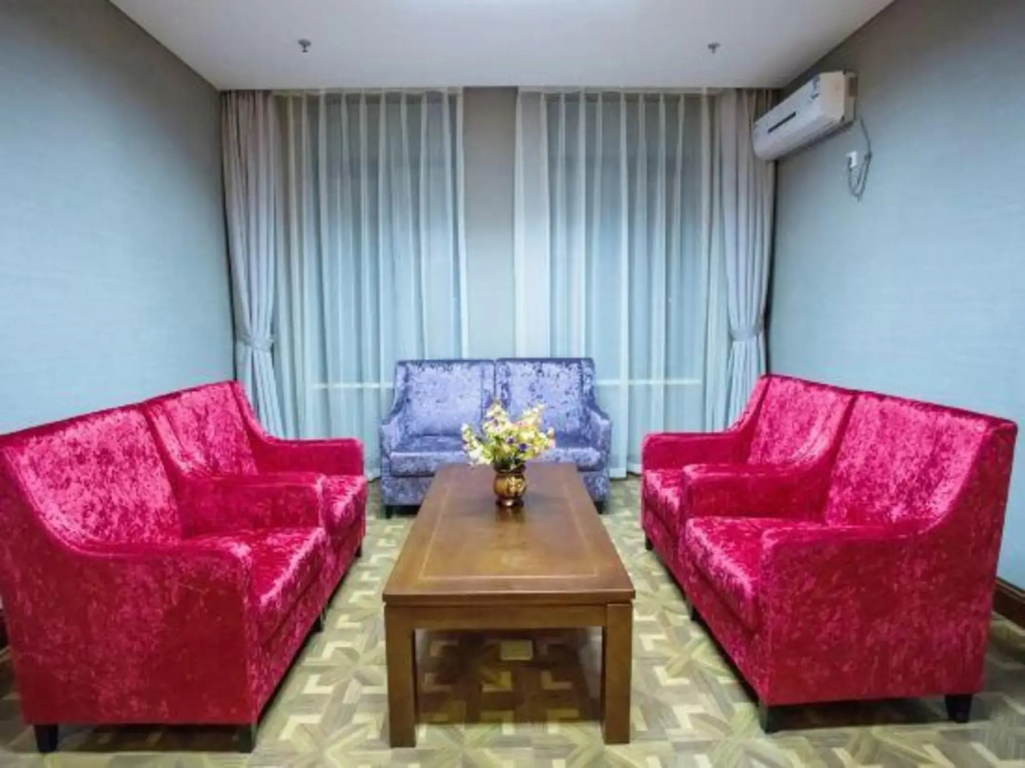 Gela Dandong Business Hotel (VIP Building)