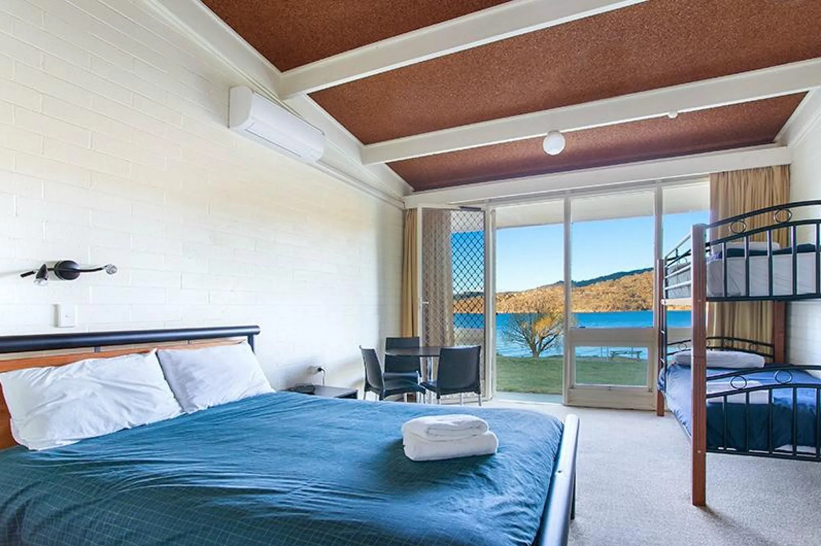Lake Jindabyne Hotel