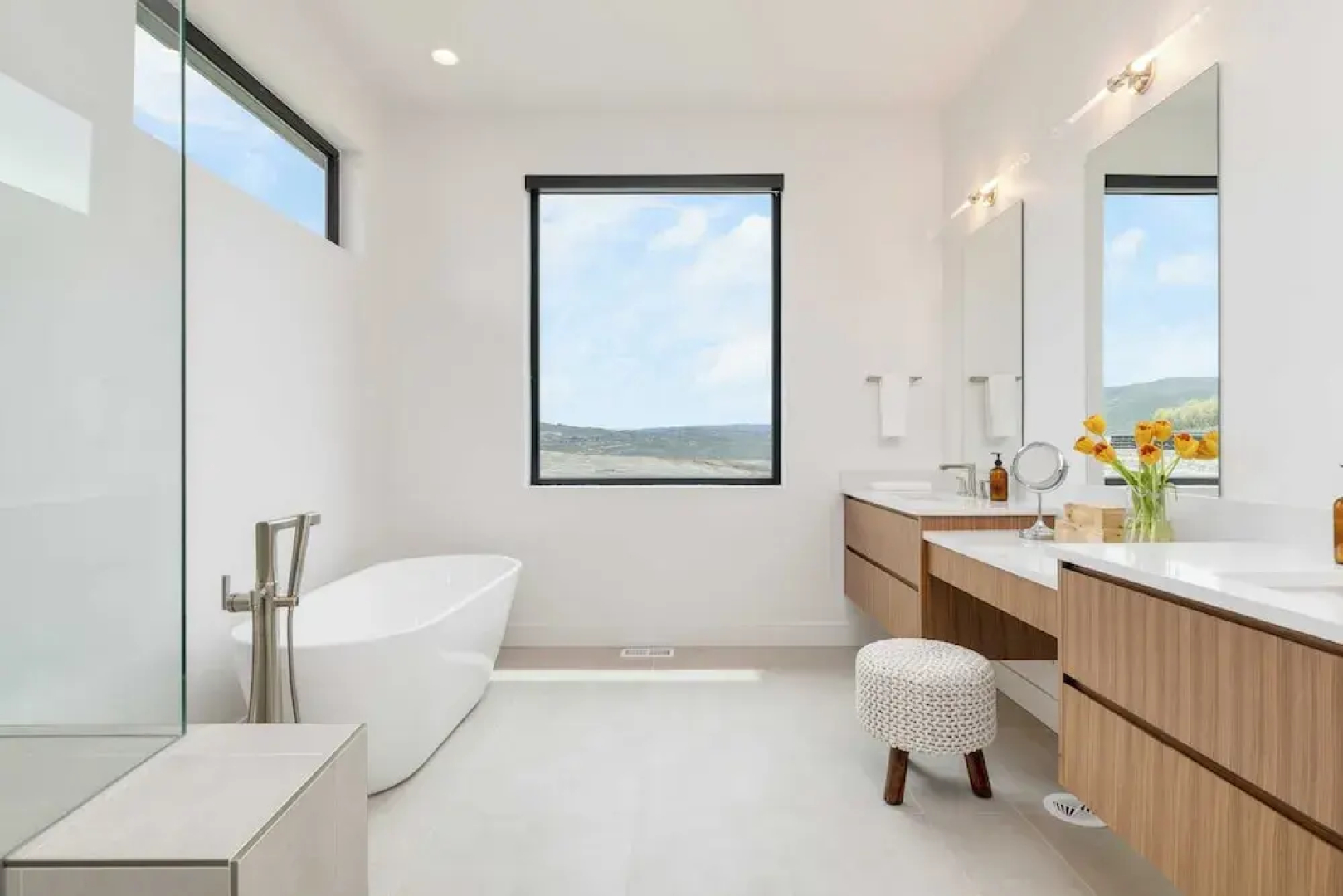 Mountain Lover by Avantstay Luxe Escape w/ Views Hot Tub, Gym, Movie Theater