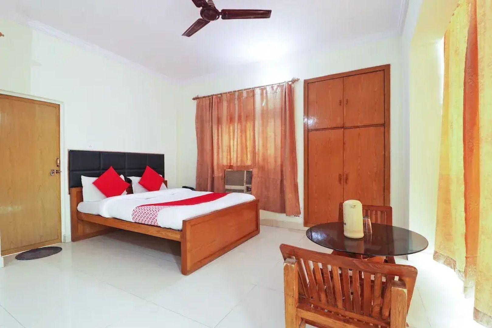 OYO 45599 Hotel Aaditya