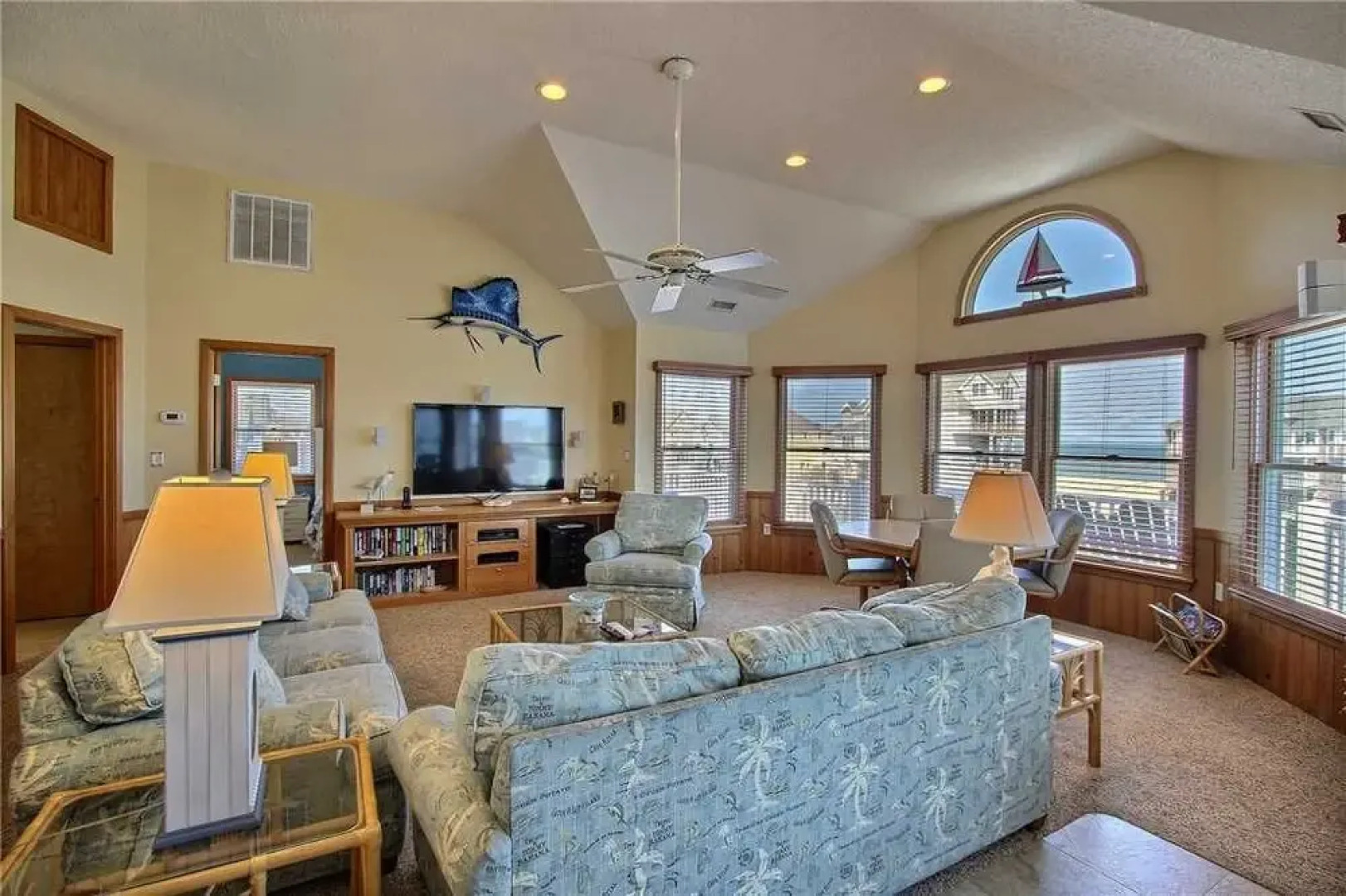 Surfs Inn #35 5 6 Br Home