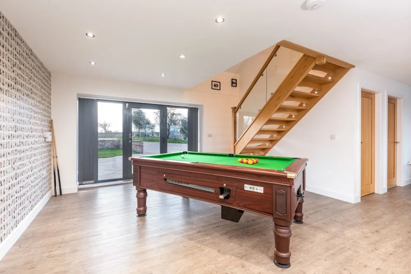Lincoln 4-beds, Sleeps 13, Hot Tub & Pet Friendly