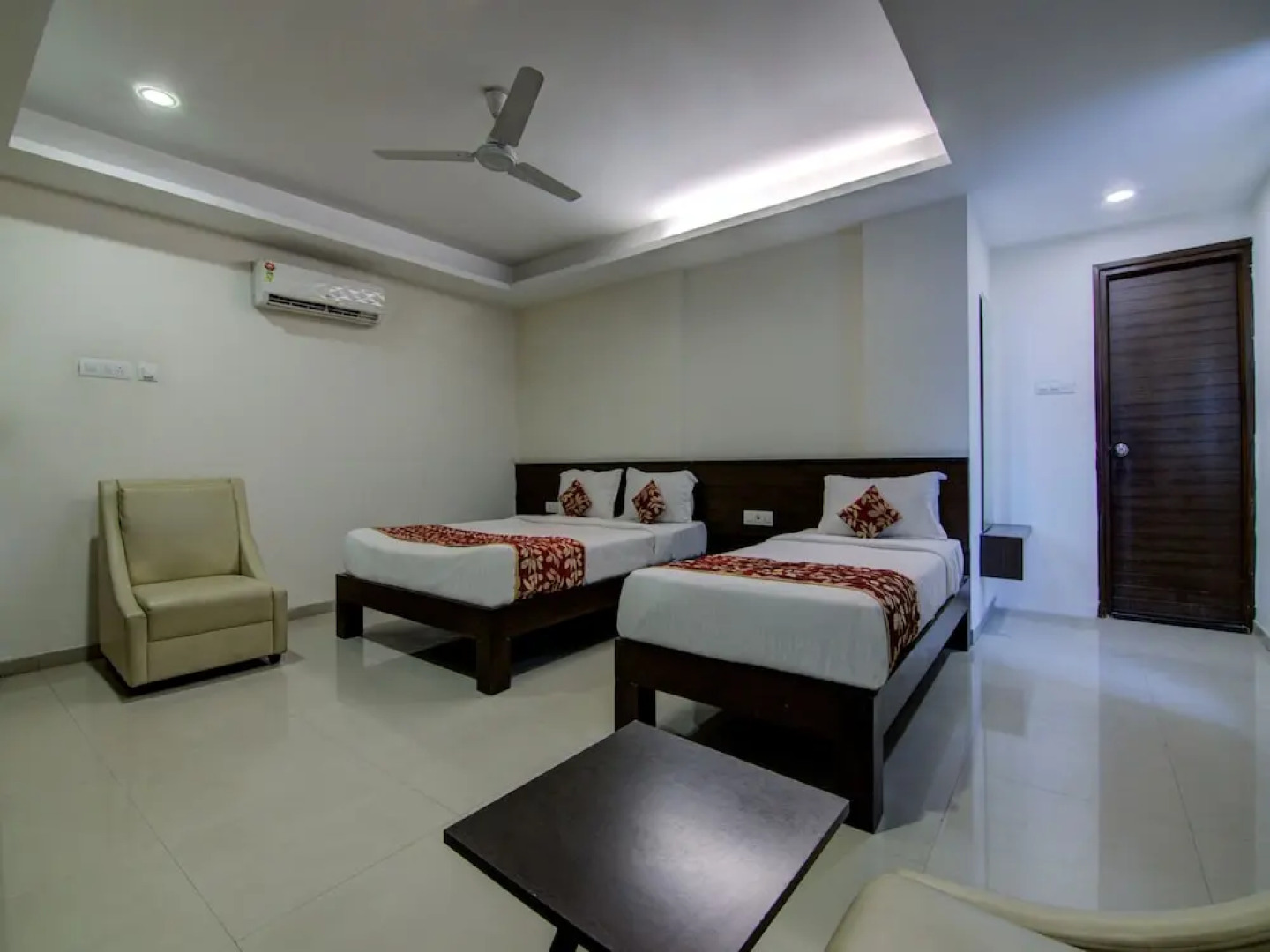 OYO 15108 Hotel Galaxy Inn