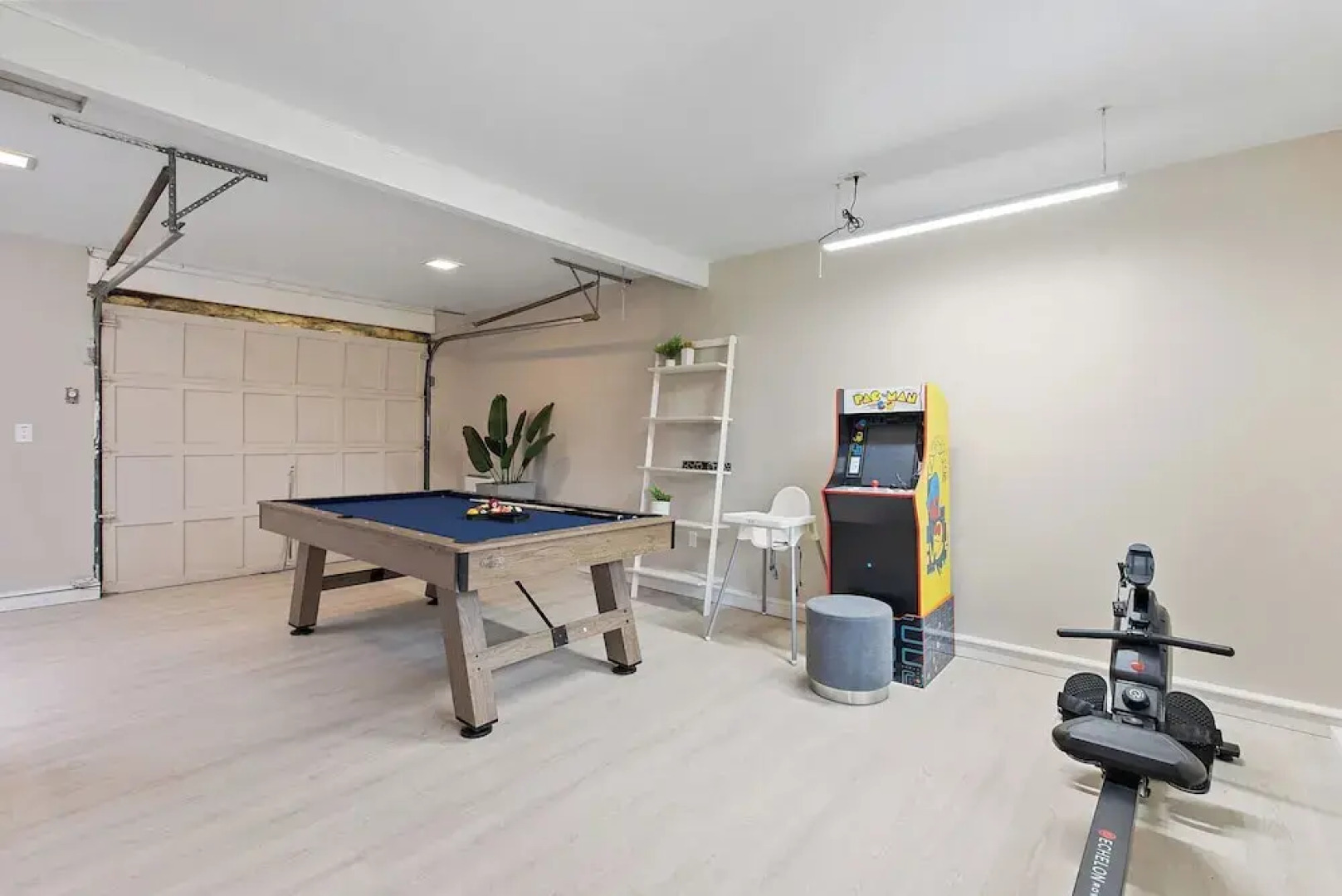 Joyful Kirkland Home, Near Beach, Hot Tub & AC