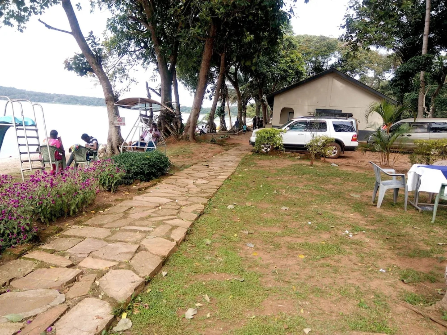 Ssese Islands Beach Hotel - Hostel