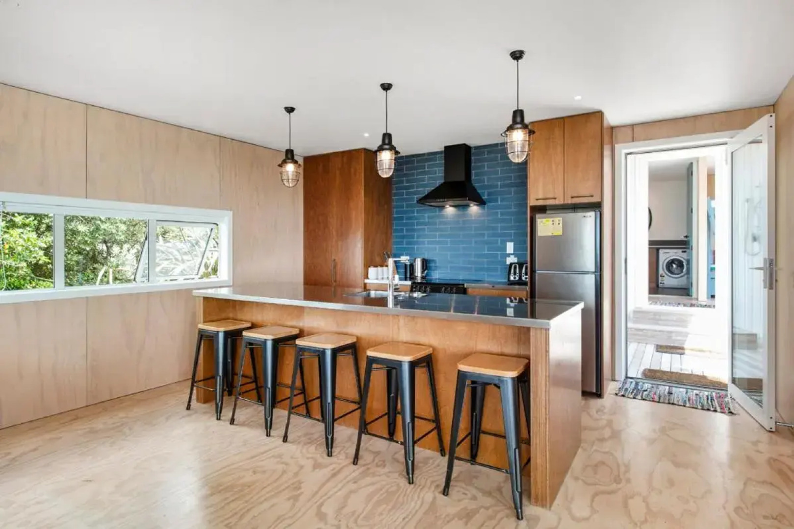 Surf Fortress - Raglan