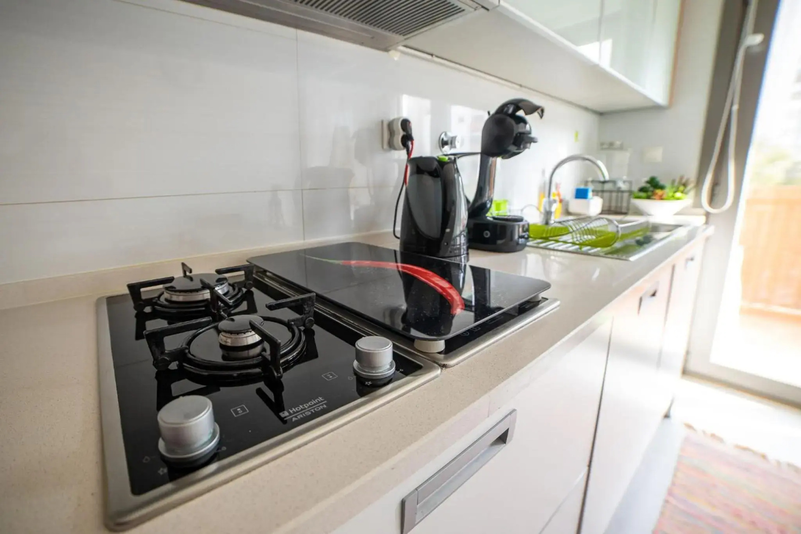 Lovely apartment near airport and Nations Park, with garage