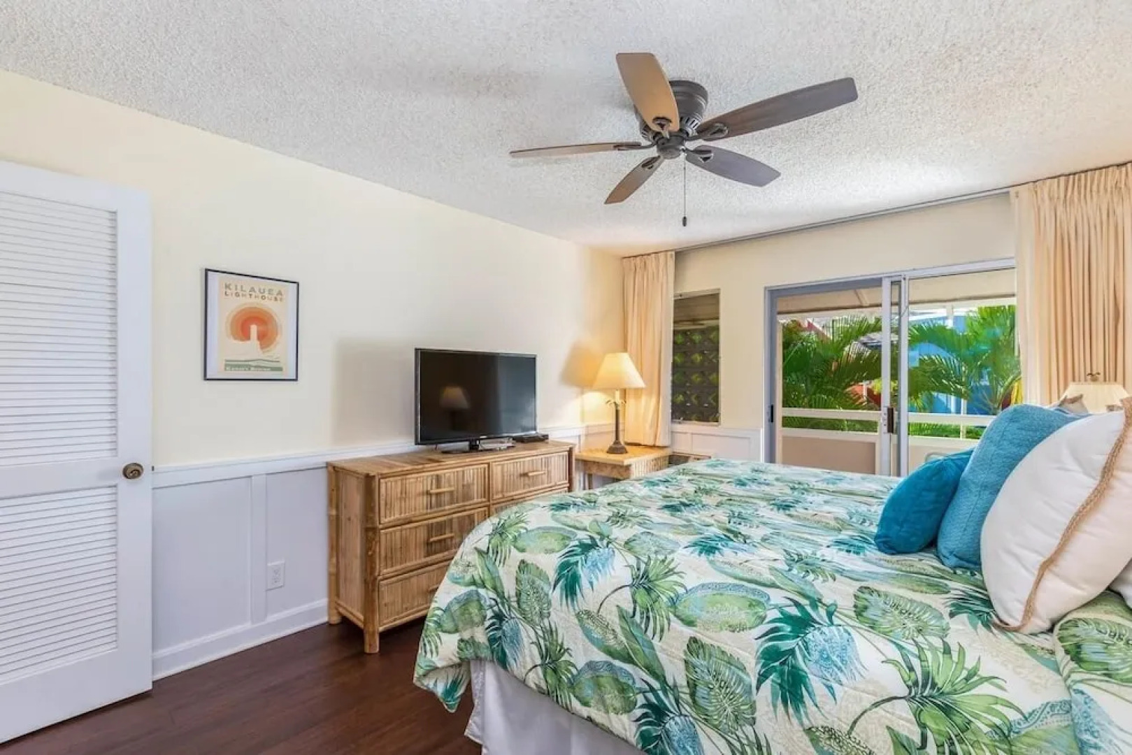 Beautifully Upgraded, Full Kitchen, Comfy King Bed, Ac 1 Bedroom Condo by RedAwning