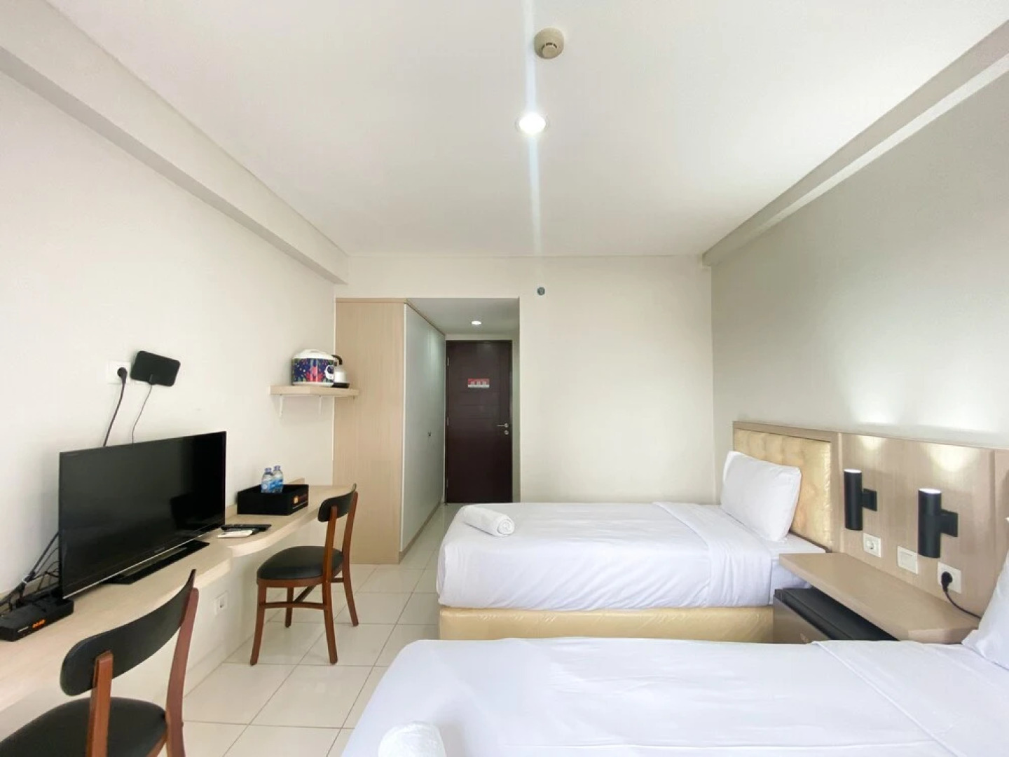 Comfort And Homey Studio Room (No Kitchen) Elvis Tower Apartment