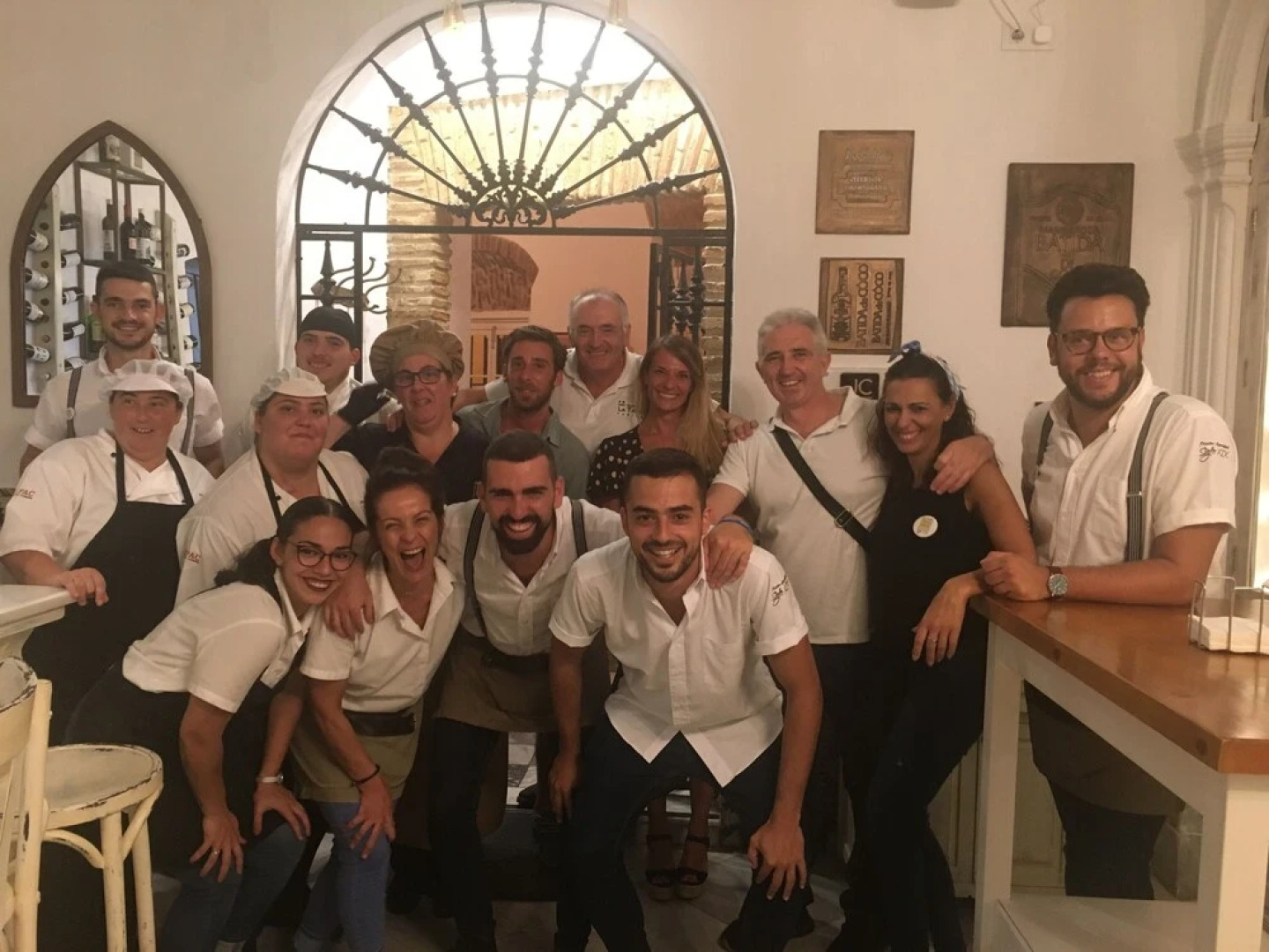 La Casa Amarilla Rooms & Suites